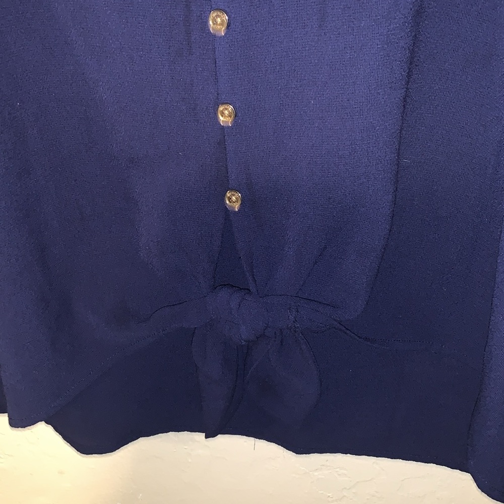 MICHAEL MICHAEL KORS Button-Front Tie-Hem Blouse - Picture 2 of 5